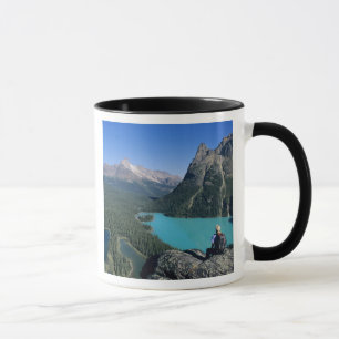 Tasse Randonneur surplombant le lac de couleur turquoise