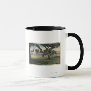 Tasse Regardez de l'île de Collins, voilier sur l'eau