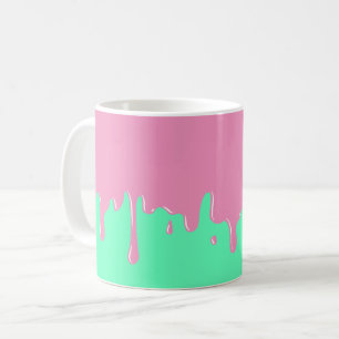 Tasse rose et en bon état d'égoutture de boue