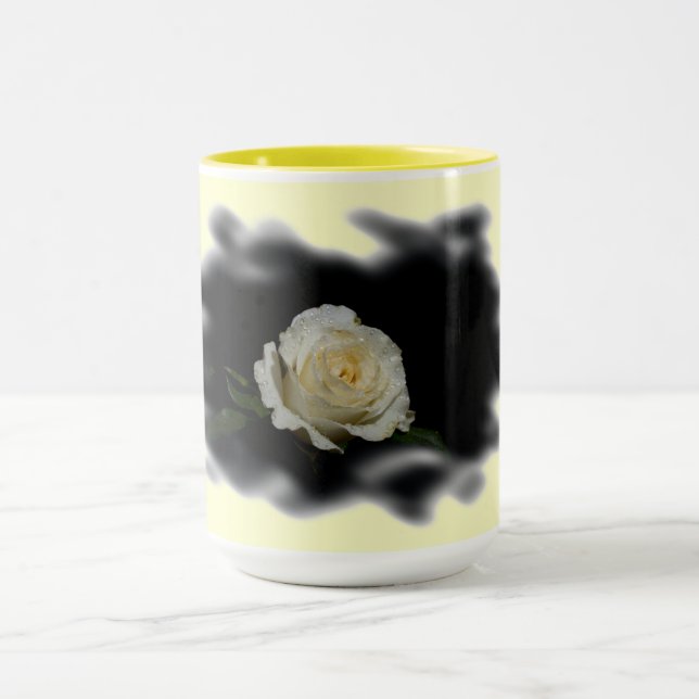 Tasse Roses blanches brûlées arêtes sur Jaune (Centre)