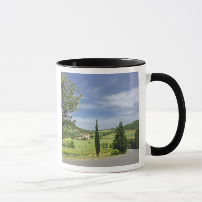 Tasse Route de campagne entre cyprès et (Droite)