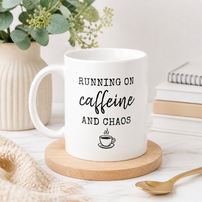 Tasse 'Running on Caffeine and Chaos' (Von Creator hochgeladen)