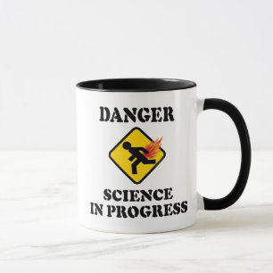 Tasse Science du danger en cours - Humour de pet enflamm