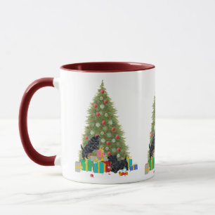 Tasse Scotties trient les cadeaux de Noël