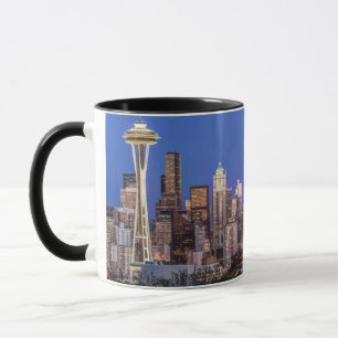 Tasse Seattle, centre-ville et mont Rainier au crépuscul