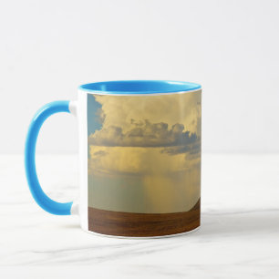 Tasse Shiprock contre le cumulo-nimbus