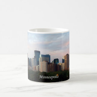 TASSE: Skyline Minneapolis, Minnesota - VOLLES Kaffeetasse
