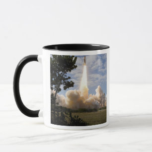 Tasse Space Shuttle Atlantis lève sur 19