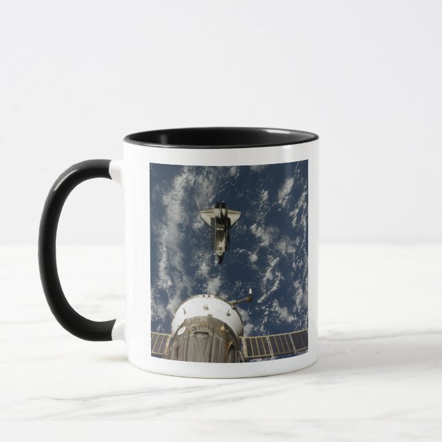 Tasse Space Shuttle Endeavor et un vaisseau Soyuz (Gauche)