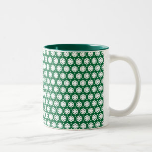 Tasse - Stilistische weiße Blume in Reihen