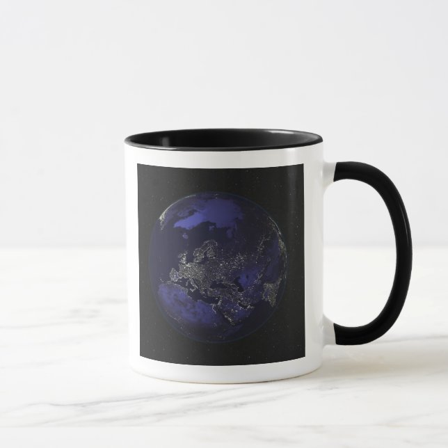 Tasse Terre entière la nuit montrant les lumières de la  (Droite)