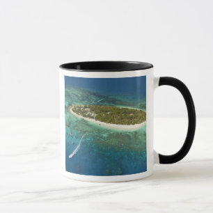 Tasse Treasure Island Resort and boat, Fidji