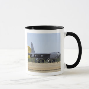 Tasse Un B-52 Stratofortress déploie son parachute-