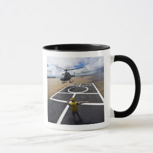 Tasse Un Eurocopter brésilien se prépare à atterrir