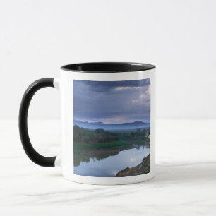 Tasse Un matin orageux, avec des nuages menaçants