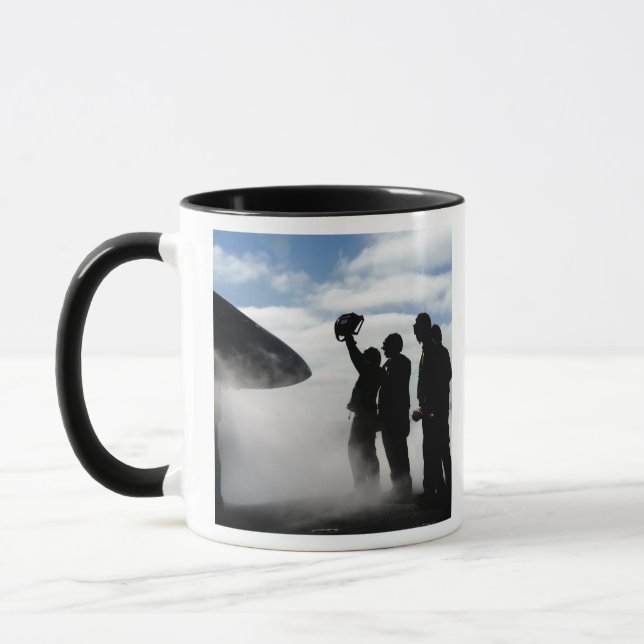 Tasse Un membre d'équipage de conduite (Gauche)