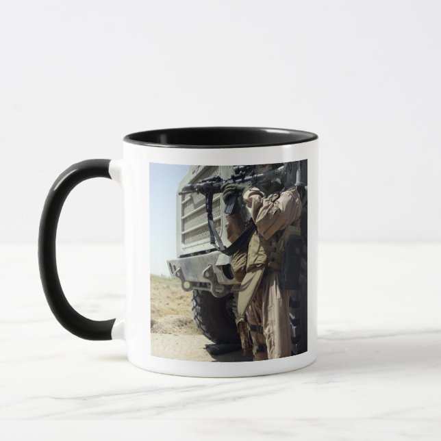 Tasse Un soldat assure la sécurité des Marines (Gauche)