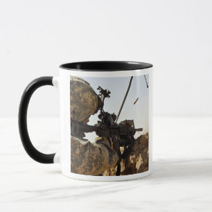 Tasse un soldat engage des forces ennemies