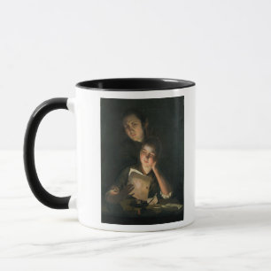 Tasse Une fille lisant une lettre par lueur d'une bougie