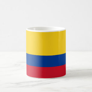 Tasse unter kolumbianischer Flagge
