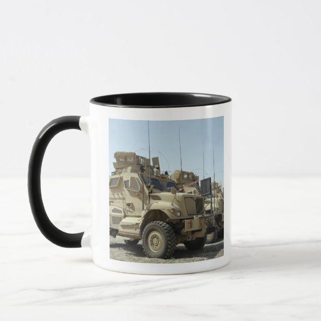 Tasse Véhicule MaxxPro antimine antibrousse protégé (Gauche)