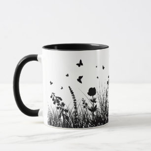 Tasse verziert mit Schmetterlingen und Blumen,