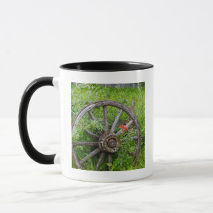 Tasse Vieille roue de chariot dans la vieille ville auri
