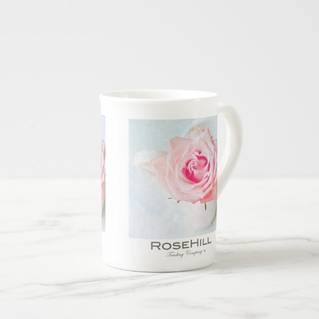 Tasse vintage de porcelaine tendre de roses (Devant droit)