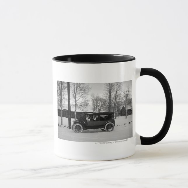 Tasse Voiture avec l'arbre de Noël attaché sur le capot (Droite)