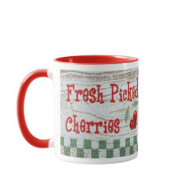 Tasse von frisch gepickten Kirschen