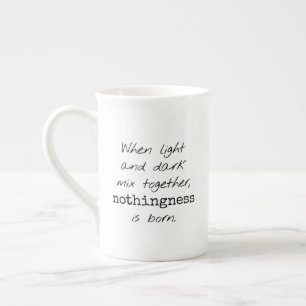 Tasse von leichten und dunklen Spezialitäten