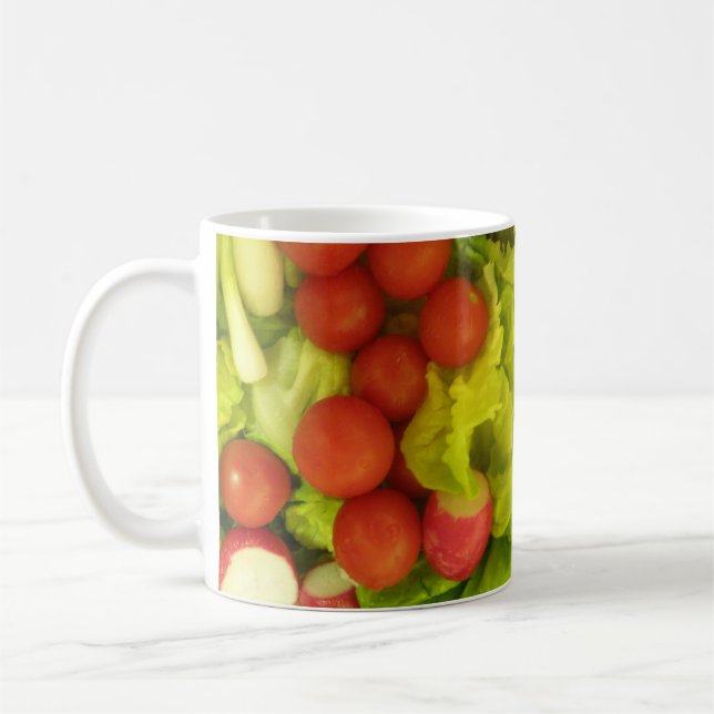 Tasse von Salaten und Gemüse (Links)
