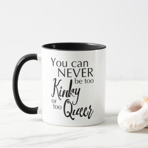 Tasse Vous ne pouvez jamais être trop KINKY ou trop QUEE