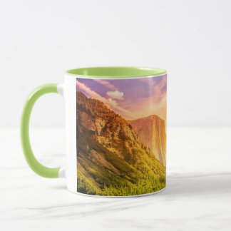 Tasse Vue de tunnel de parc national de Yosemite