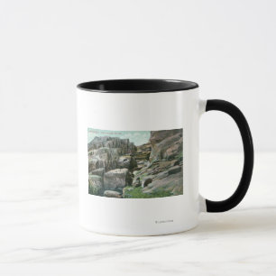Tasse Vue des étapes géantes croissantes de roche dans