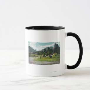 Tasse Vue des invités sur une promenade dans le jardin