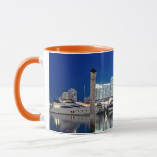 Tasse Vue d'horizon avec la réflexion dans l'eau, Miami