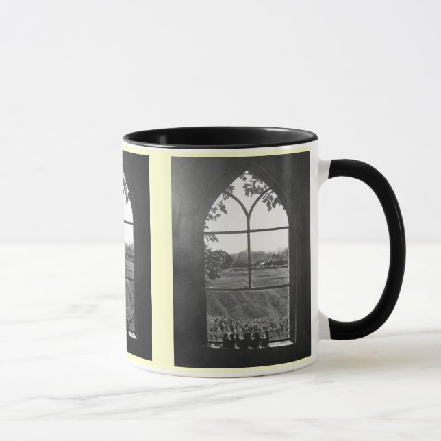Tasse Vue du paysage rural depuis la fenêtre de l'église (Droite)