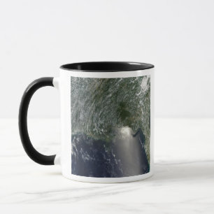 Tasse Vue satellite d'une marée noire