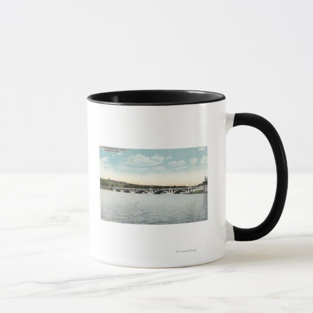 Tasse Vue sur le pont New Lake Quinsigamond (Droite)
