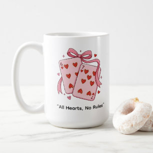 Tassen mit rosa Spielkarten und der Aufschrift All