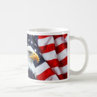 Tassen-nordamerikanischer kahler Adler auf Kaffeetasse