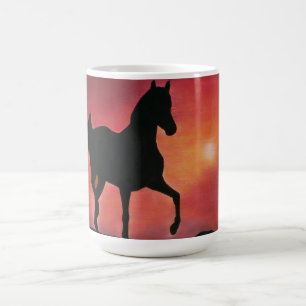 Tassen-tänzelndes Pferd im Sonnenuntergang Kaffeetasse