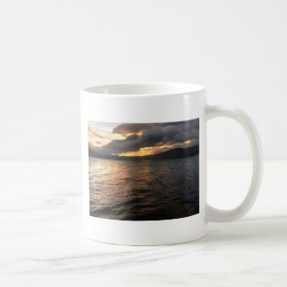 Tasses blanches classiques de tasse