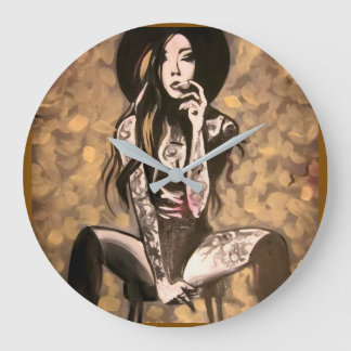 Tätowierte Frau in Gold Große Wanduhr