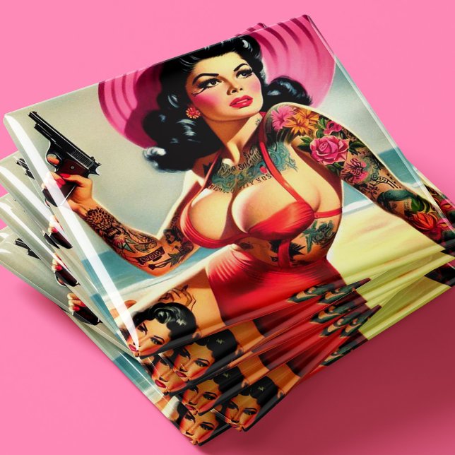 Tätowierte Strand-Pin-up Magnet (Von Creator hochgeladen)