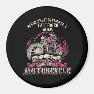 Tattoo-Mutter-Bikerin: Unterschätze niemals Motorr Magnet
