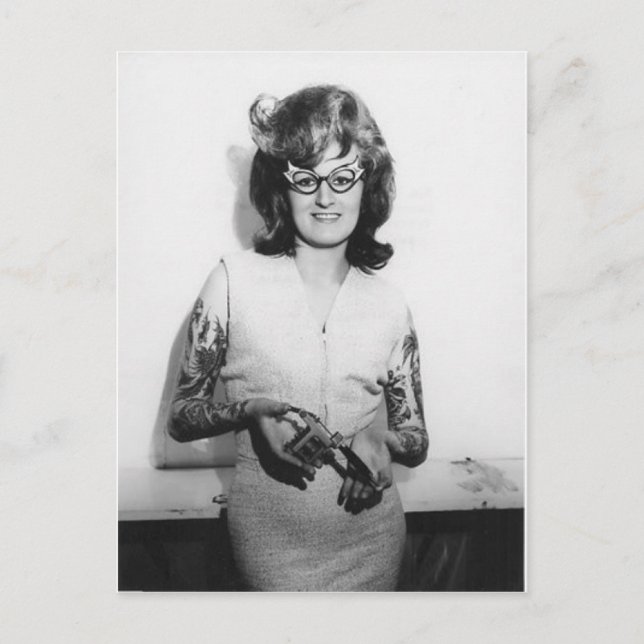 Tattooed Glasses Chick Postkarte (Vorderseite)