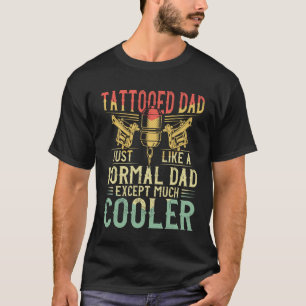 Tattooischer Vater wie ein normaler Vater, außer v T-Shirt