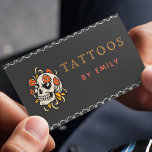 Tattoos nach Ihrem Namen Funny Skull Pilze gotisch Visitenkarte<br><div class="desc">Diese coolen Visitenkarten sind perfekt für Tätowierkünstler / Salon. Fügen Sie einfach Ihren eigenen Namen und andere Informationen hinzu,  indem Sie auf "Personalisieren Sie diese Vorlage" klicken. Wenn Sie Hilfe bei der Personalisierung benötigen oder gestalterische Fragen haben,  zögern Sie bitte nicht uns zu kontaktieren.</div>